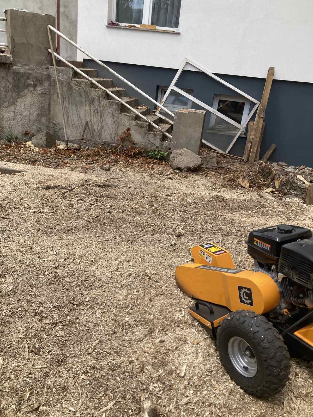 Tuskómarás után - professzionális tuskóeltávolítás eredménye, rendezett terület